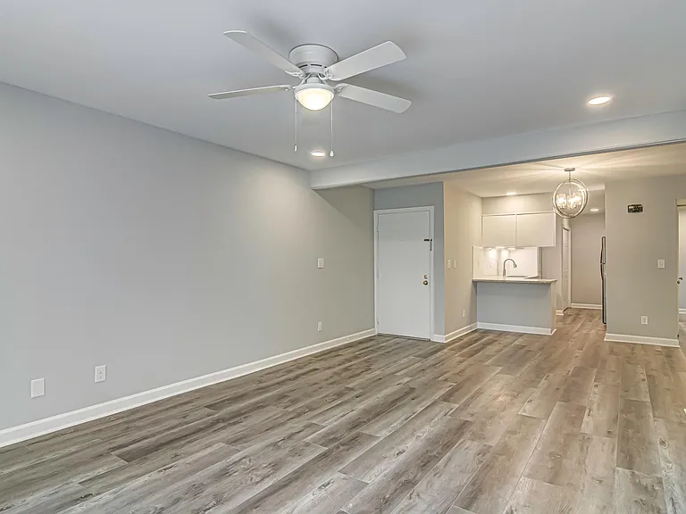 1518 Benjamin Pkwy #D — Photo 10