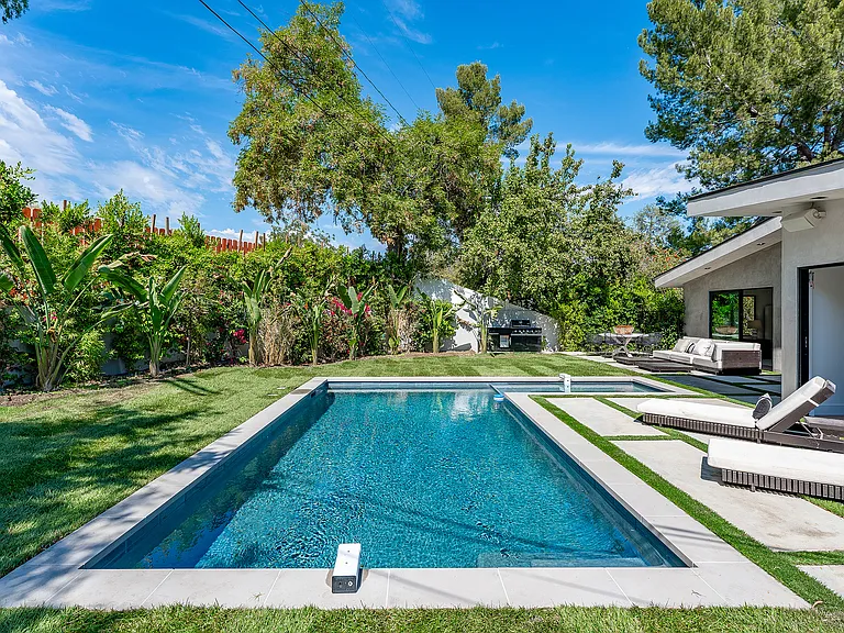 22270 Avenue San Luis — Photo 48