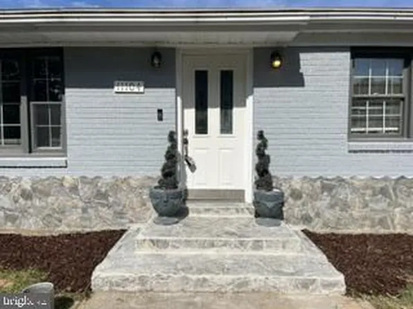 11104 Beach Mill Rd, Great Falls, VA 22066
