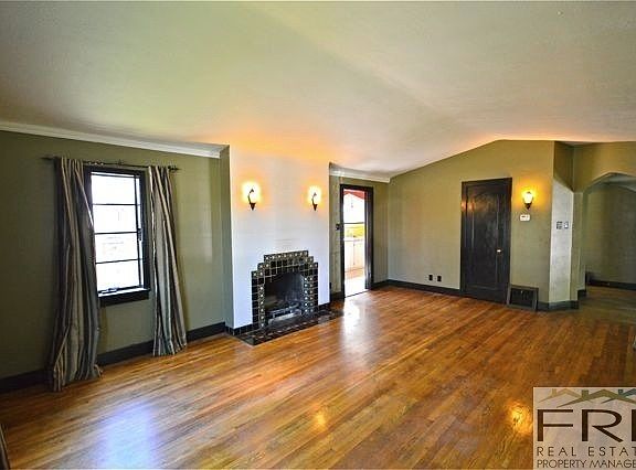 3rd image of 1705 S Edison St