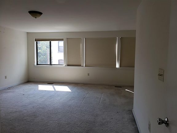 3rd image of 625 N 10th St #1
