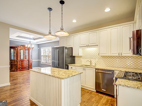 4th image of 112 Cottage Grv