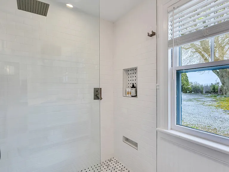 5120 Sound Ave — Photo 29