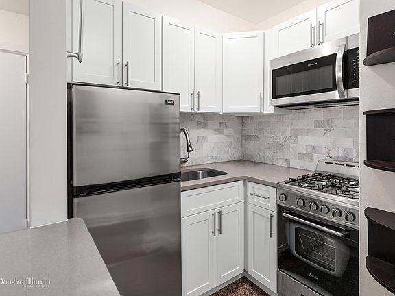 3rd image of 347 E 53rd St Ste Ld