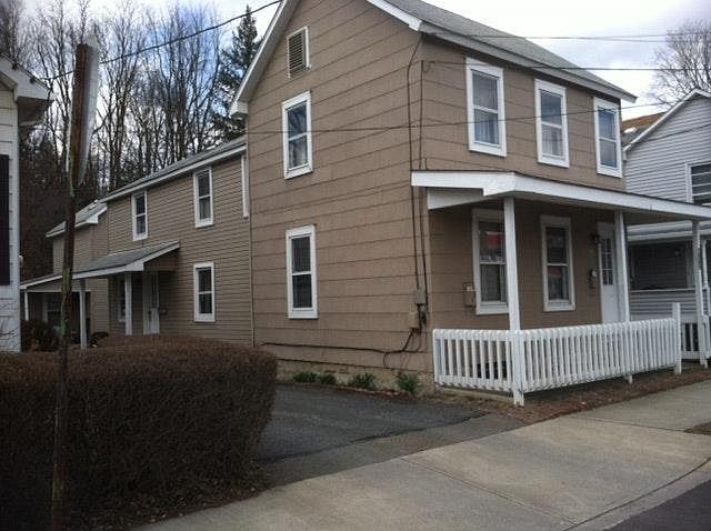 2nd image of 912 Scott St APT C