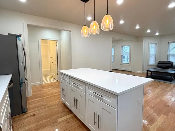 9 Bartlett St #2, Somerville, MA 02145