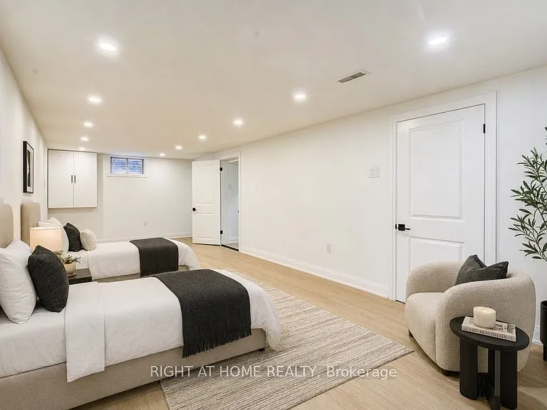22 Gleneagle Cres — Photo 25