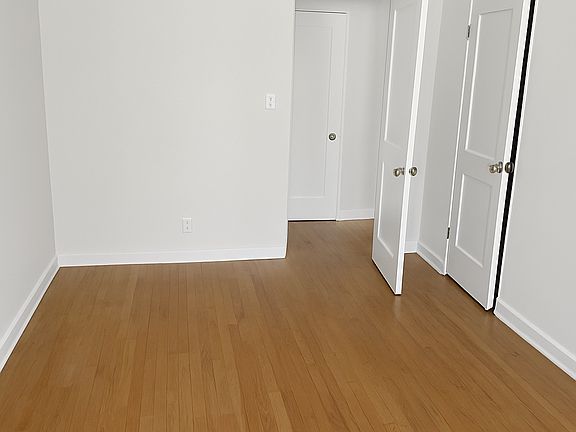 5th image of 6901 S Crandon Ave #3N