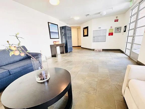 5th image of 2864 Sunset Pl APT 202