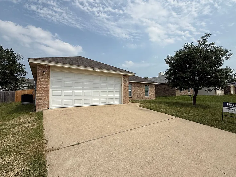 3906 Kevin Shaw Dr — Photo 2