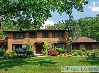 98 Brown Cir, Paramus, NJ 07652