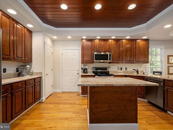 3rd image of 10109 Blandfield Ln