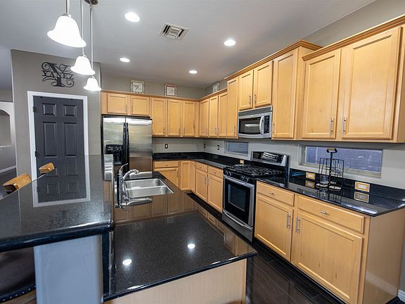 3rd image of 835 E Grosvener Hills Pl