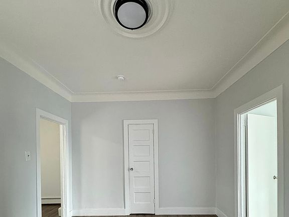 3rd image of 935 Pavonia Ave #3