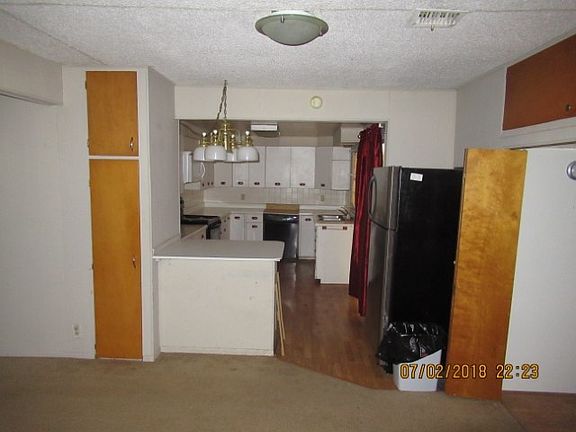 4th image of 608 North Broadway