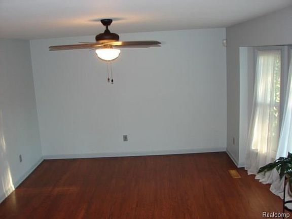 5th image of 28460 Fontana Dr