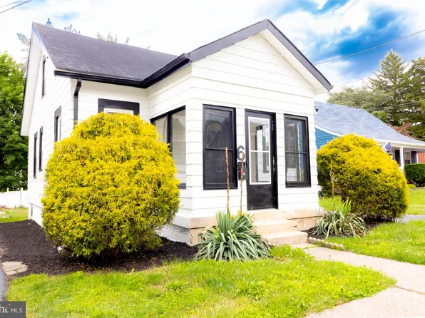 6 New Hillcrest Ave, Ewing, NJ 08638