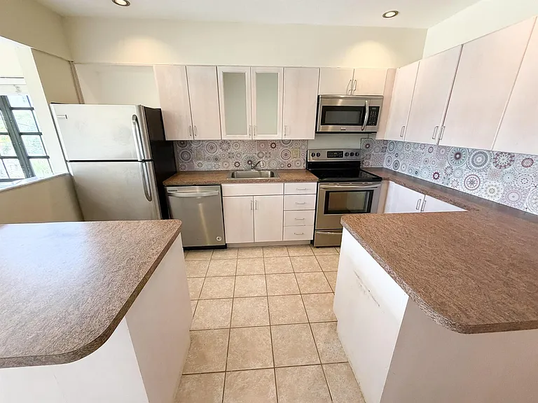 917 NE 16th Ave #16 — Photo 7