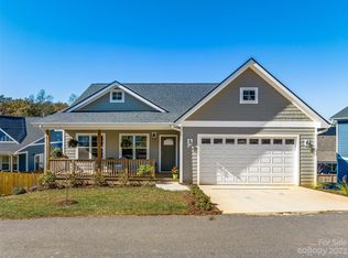 217 Oak Meadow Ln, Asheville, NC 28804