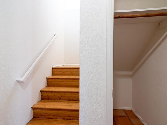 5th image of 630 E Cypress Ave #A