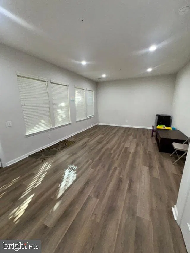 3 bed, 4.0 bath, 2294 sqft, $3,495 — Photo 4