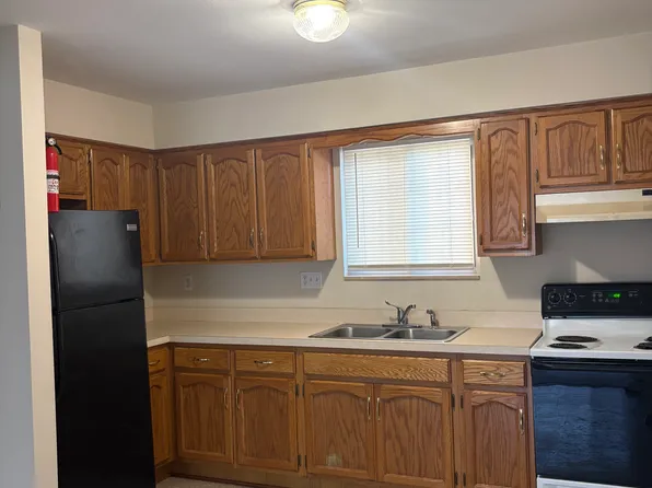 1028 Eureka Rd #2, Wyandotte, MI 48192