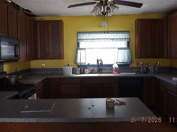 2nd image of 14379 Maple St
