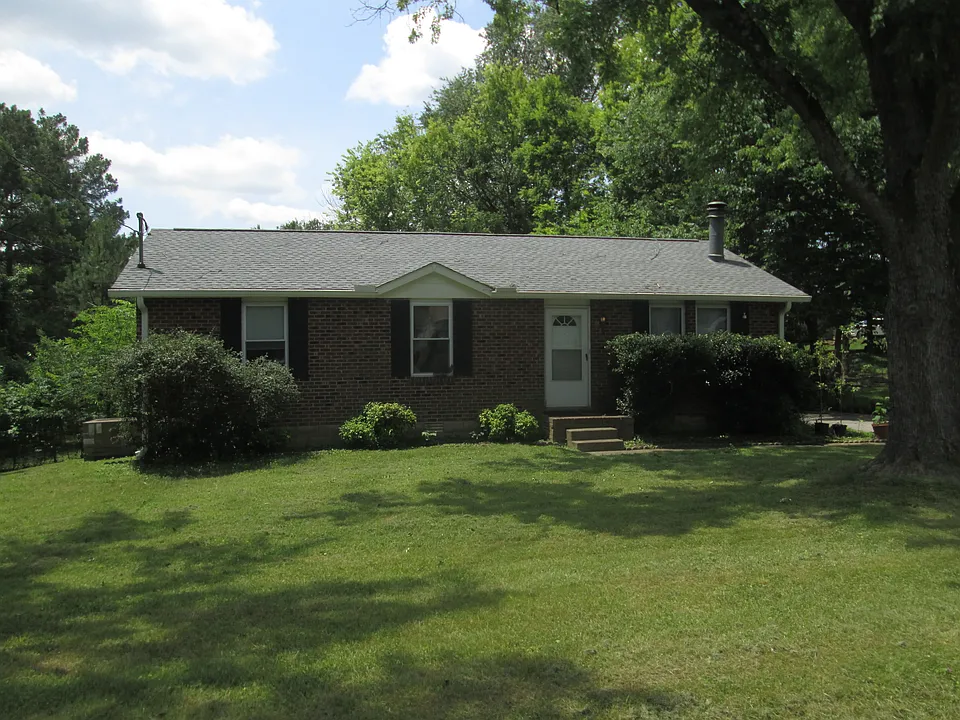 702 Rodeo Rd