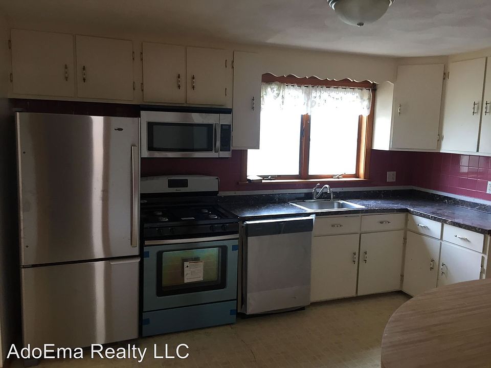 2nd image of 220 Webster Ave #2