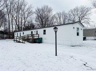 10 Applegate Dr, Medina, NY 14103