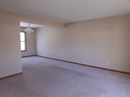 3rd image of 4401 Oak Hill Dr