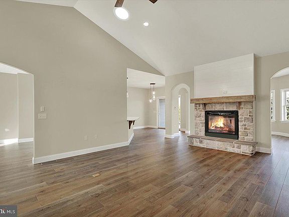 5th image of 4 Rolling Meadow Rd