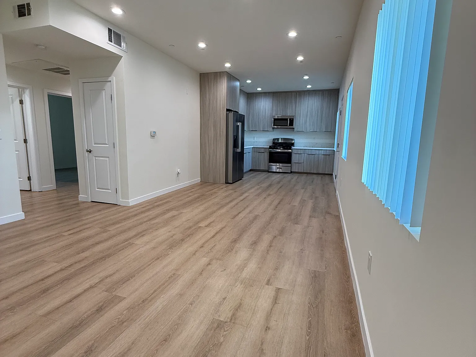 2 bed, 932 sqft, $2,745 — Photo 3