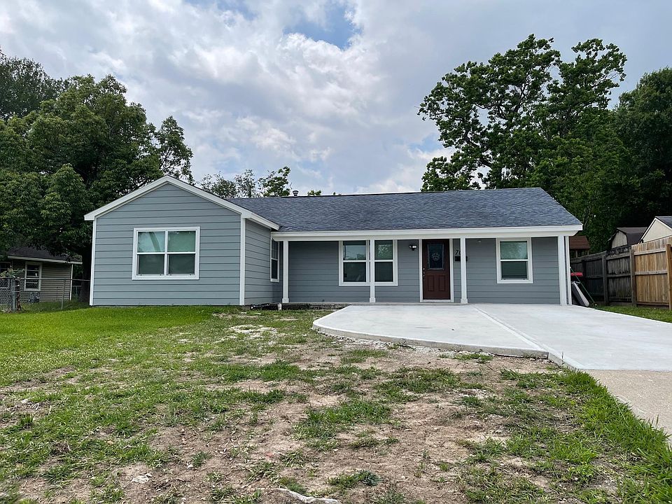 1st image of 703 Briarwood Dr