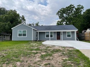 703 Briarwood Dr, Baytown, TX 77520