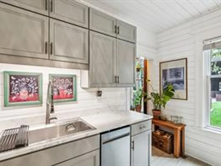 410 Roosevelt St — Photo 13
