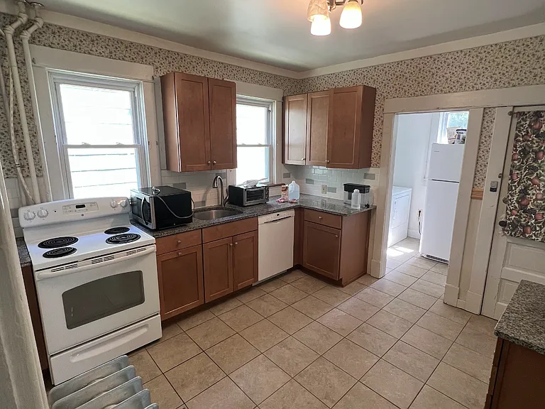 446 Morris St #1 — Photo 5
