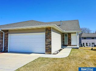 6124 Laroche Rd, Lincoln, NE 68526