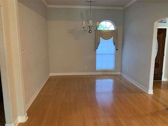 2nd image of 406 Friends Knoll Ln