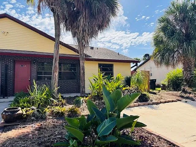 2 bed, 2.0 bath, 875 sqft, $1,600 — Photo 2