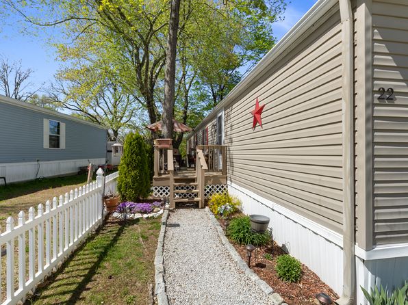 22 White Birch Ln, Danbury, CT 06811