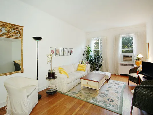 Sold by Sotheby's International Realty | media 8