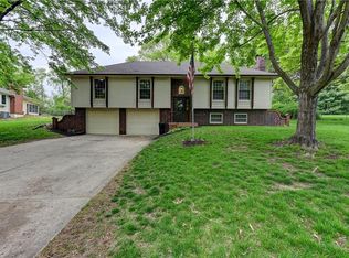 6507 NW Melody Ln W, Kansas City, MO 64152