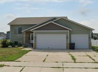 715 Canyon Rd SW, Mandan, ND 58554