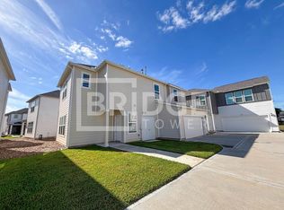 359 Huisache St, Lake Jackson, TX 77566