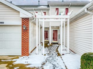 6749 Rockridge Ct, Middleburg Heights, OH 44130
