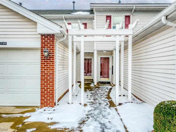 6749 Rockridge Ct, Cleveland, OH 44130