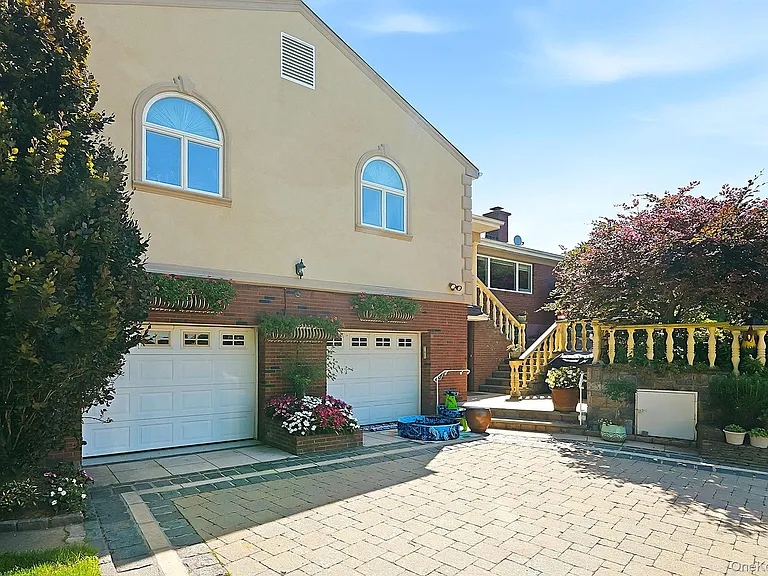 316 Gainsborg Ave #2 — Photo 3