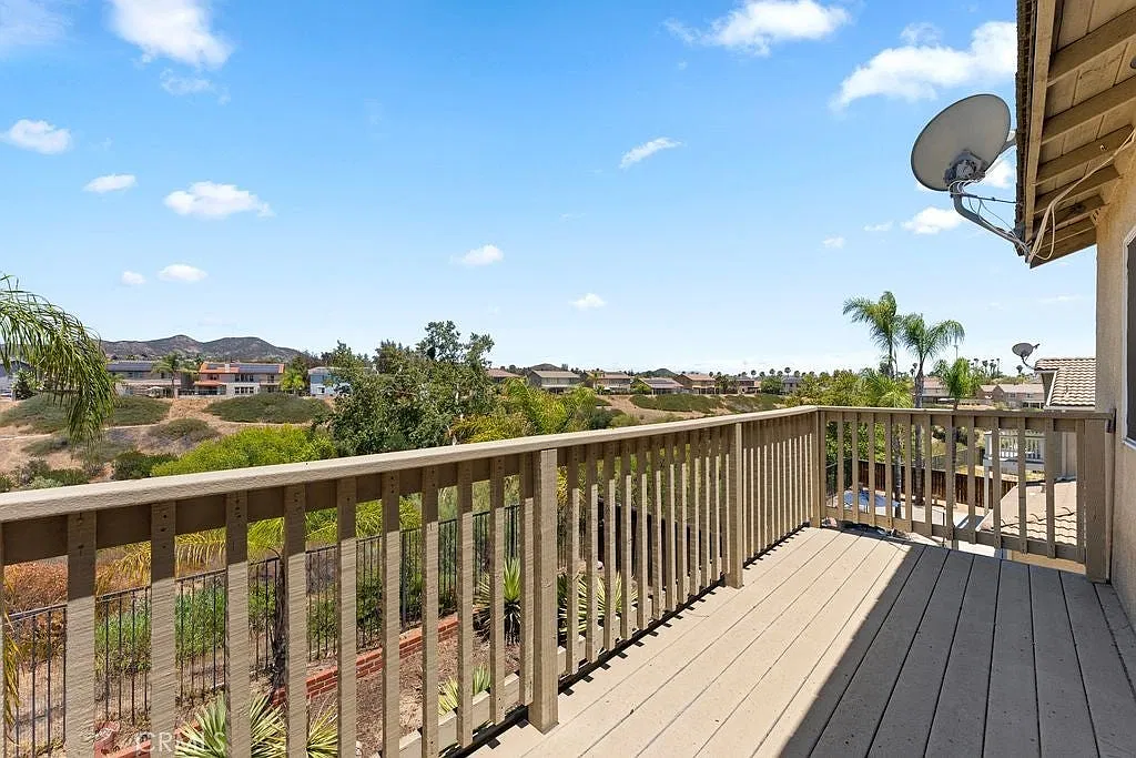 5 bed, 3040 sqft, $3,600 — Photo 2