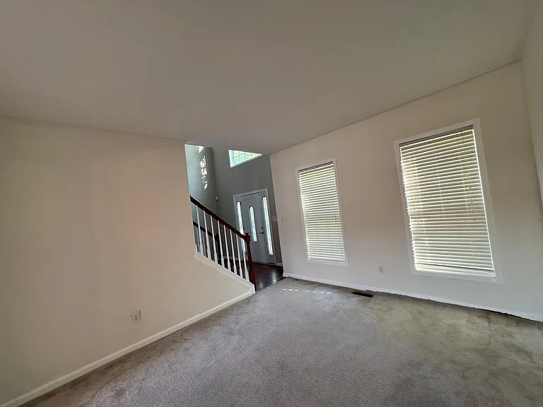504 Thames Cir — Photo 29
